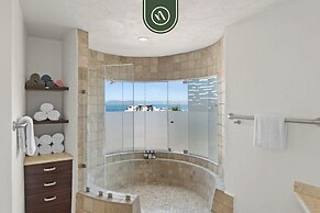 Stunning 2 BR Condo - Oceanview Terrace - Downtown