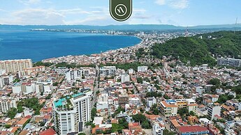 Stunning 2 BR Condo - Oceanview Terrace - Downtown