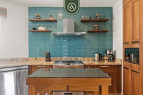 Stunning 2 BR Condo - Oceanview Terrace - Downtown