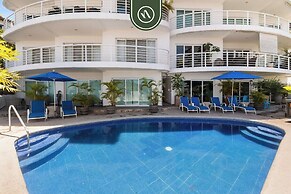 Stunning 2 BR Condo - Oceanview Terrace - Downtown