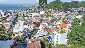 Stunning 2 BR Condo - Oceanview Terrace - Downtown