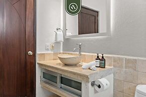 Stunning 2 BR Condo - Oceanview Terrace - Downtown