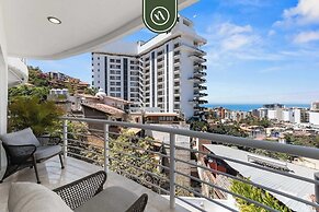 Stunning 2 BR Condo - Oceanview Terrace - Downtown