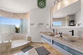 Stunning 2 BR Condo - Oceanview Terrace - Downtown