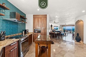 Stunning 2 BR Condo - Oceanview Terrace - Downtown