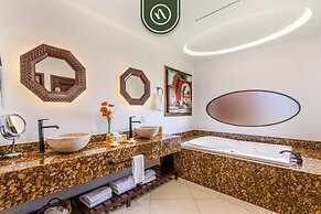 2BR Condo With Private Terrace - Ocean View