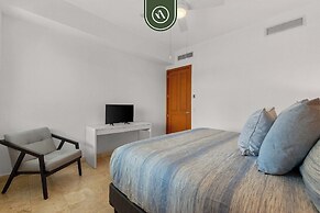 Stylish 2 BR Condo - Pools - Golf - Membership