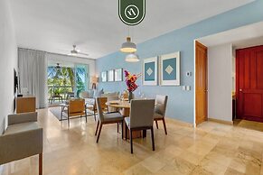 Stylish 2 BR Condo - Pools - Golf - Membership