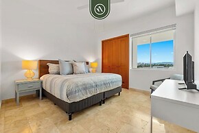 Stylish 2 BR Condo - Pools - Golf - Membership