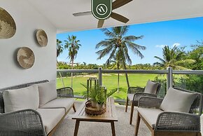 Stylish 2 BR Condo - Pools - Golf - Membership