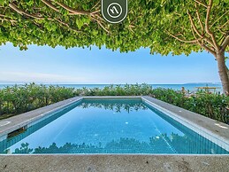 Luxury 4 BR Condo - Private Beachfront Deck With Pool