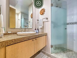 Luxury 4 BR Condo - Private Beachfront Deck With Pool