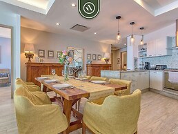 Luxury 4 BR Condo - Private Beachfront Deck With Pool