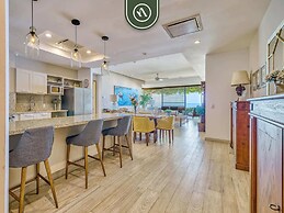 Luxury 4 BR Condo - Private Beachfront Deck With Pool