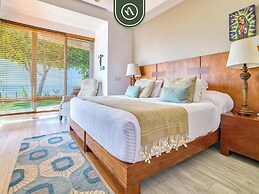 Luxury 4 BR Condo - Private Beachfront Deck With Pool