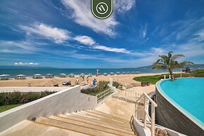 Luxury 4 BR Condo - Private Beachfront Deck With Pool