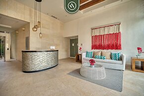 Luxury 4 BR Condo - Private Beachfront Deck With Pool
