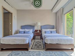 Luxury 4 BR Condo - Private Beachfront Deck With Pool