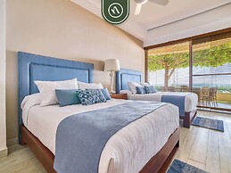 Luxury 4 BR Condo - Private Beachfront Deck With Pool