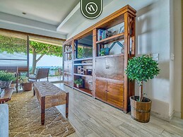 Luxury 4 BR Condo - Private Beachfront Deck With Pool