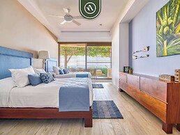 Luxury 4 BR Condo - Private Beachfront Deck With Pool