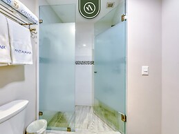 Luxury 4 BR Condo - Private Beachfront Deck With Pool