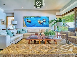 Luxury 4 BR Condo - Private Beachfront Deck With Pool