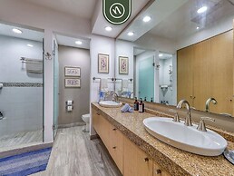 Luxury 4 BR Condo - Private Beachfront Deck With Pool