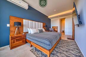 Oceanfront 2BR Condo -private Balcony - Beach