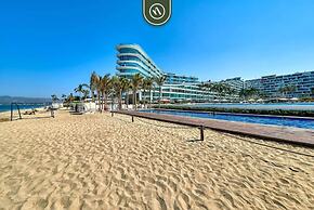 Oceanfront 2BR Condo -private Balcony - Beach