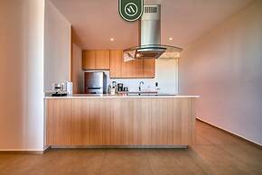 Oceanfront 2BR Condo -private Balcony - Beach