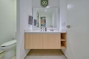 Oceanfront 2BR Condo -private Balcony - Beach