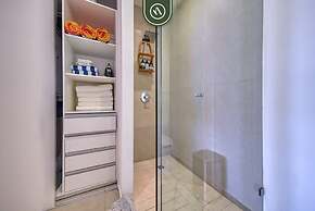 Oceanfront 2BR Condo -private Balcony - Beach