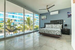 Beachfront Duplex With Multiple Pools - Beachclub