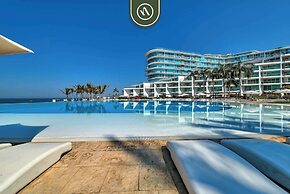 Oceanview 1 BR Condo - Private Beach - Pools