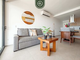Oceanview 1 BR Condo - Private Beach - Pools