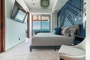 Luxury 2 BR Condo With Beachview - Rooftop Pool