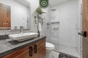 Luxury 2 BR Condo With Beachview - Rooftop Pool