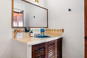 Ocean View 2Br Condo-balcony-beach-pool 710