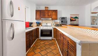 Ocean View 2Br Condo-balcony-beach-pool 710