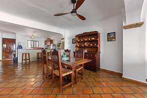 Ocean View 2Br Condo-balcony-beach-pool 710
