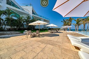 Ocean View 2BR Condo - Private Terrace - Beach