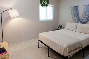 Ocean View 2BR Condo - Private Terrace - Beach