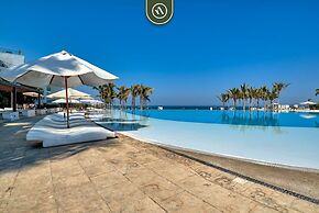 Ocean View 2BR Condo - Private Terrace - Beach