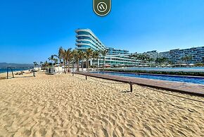 Ocean View 2BR Condo - Private Terrace - Beach