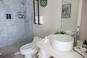 Ocean View 2BR Condo - Private Terrace - Beach