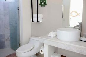 Ocean View 2BR Condo - Private Terrace - Beach