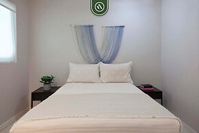 Ocean View 2BR Condo - Private Terrace - Beach