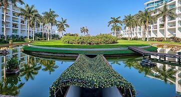 Beachfront 2BR Condo With Pool and Beachclub