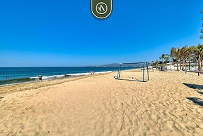 Beachfront 2BR Condo With Pool and Beachclub